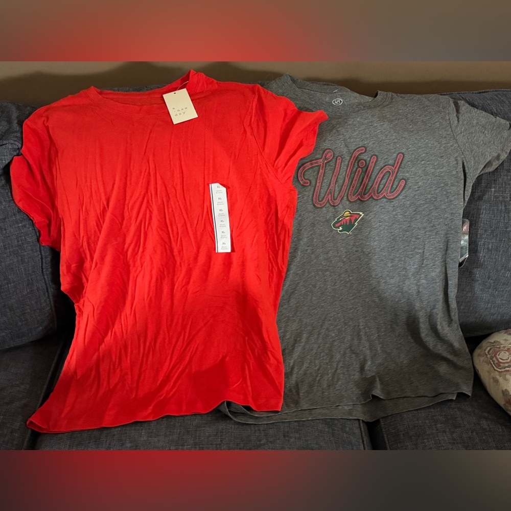 NHL Charcoal Gray TShirt/Red Tshirt XL